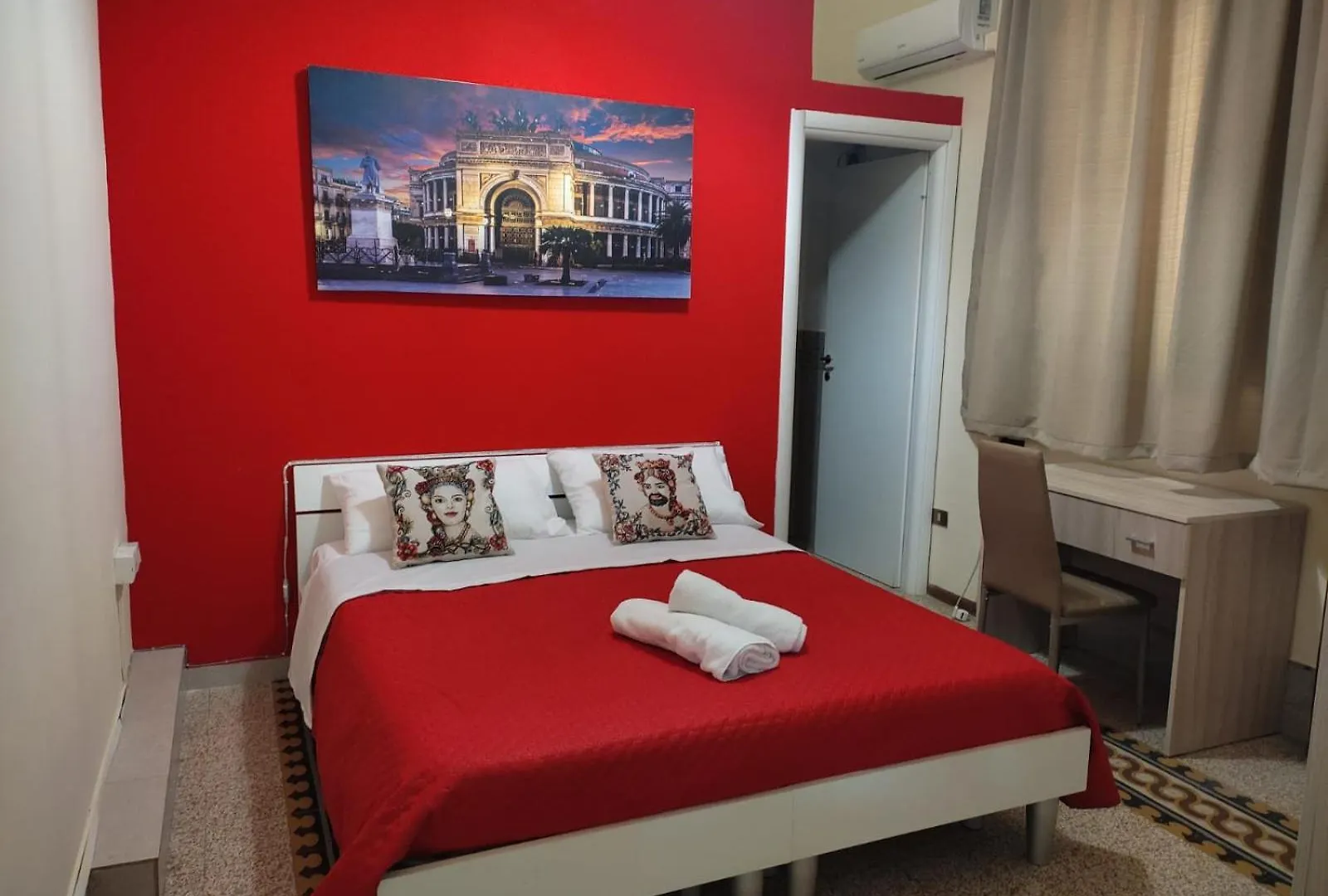 Mizzica Rooms Palermo 0*,  Italy